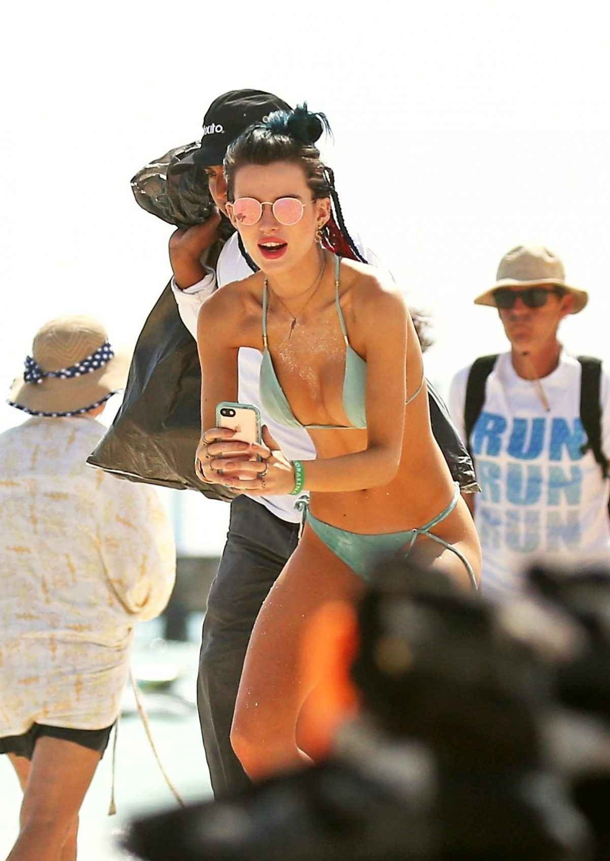 Bella Thorne En Bikini Cancun Olympine