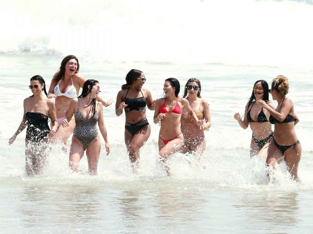 Kim Et Kourtney Kardashian En Bikini Au Mexique Olympine