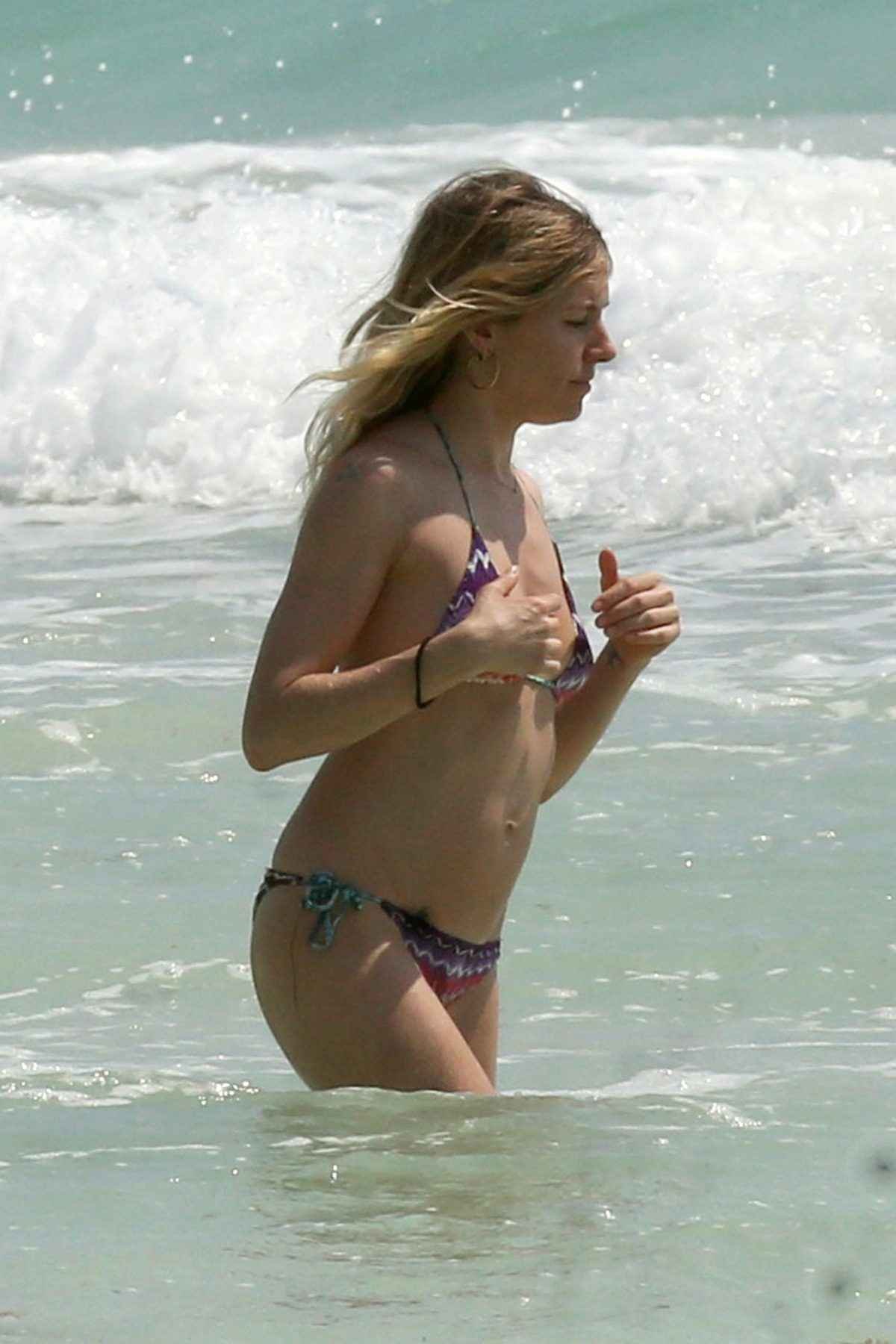 Sienna Miller En Bikini Cancun Olympine