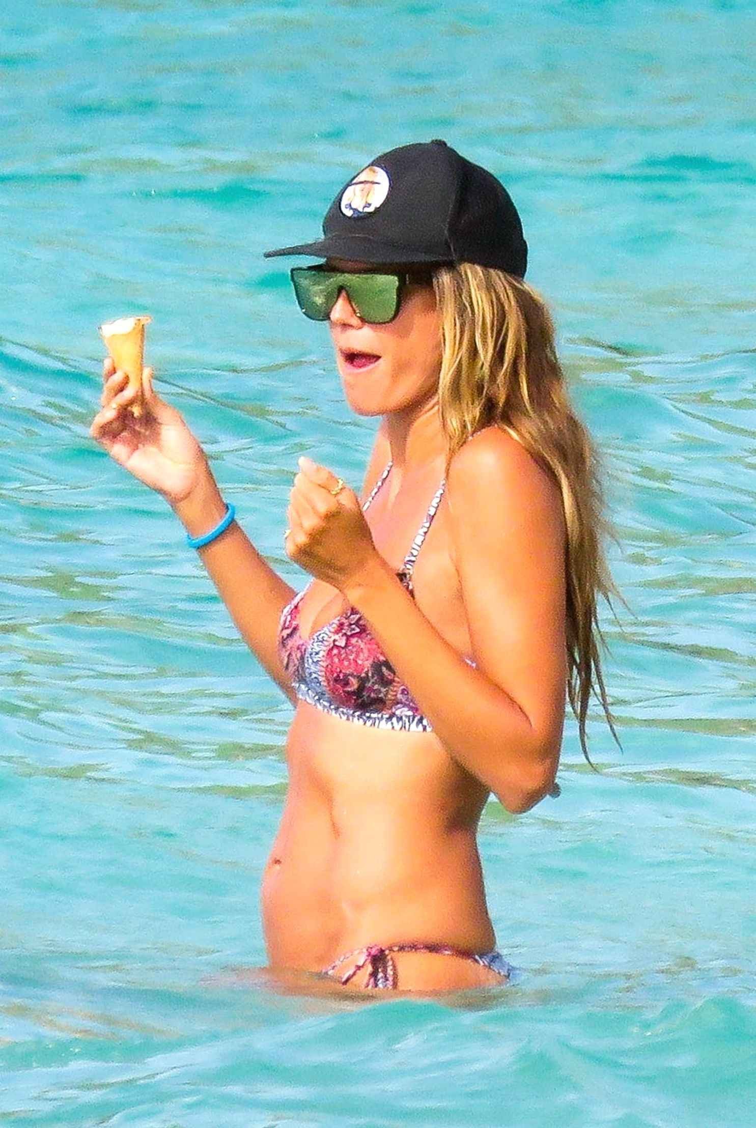 Heidi Klum en bikini à Saint Bart Olympine