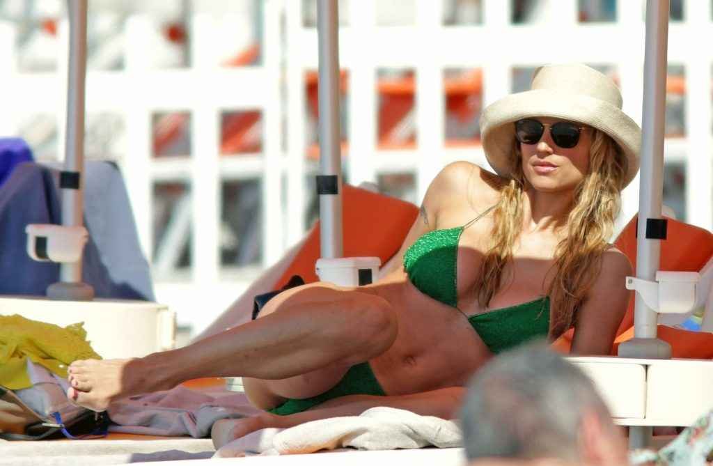 Michelle Hunziker En Bikini En Italie Olympine