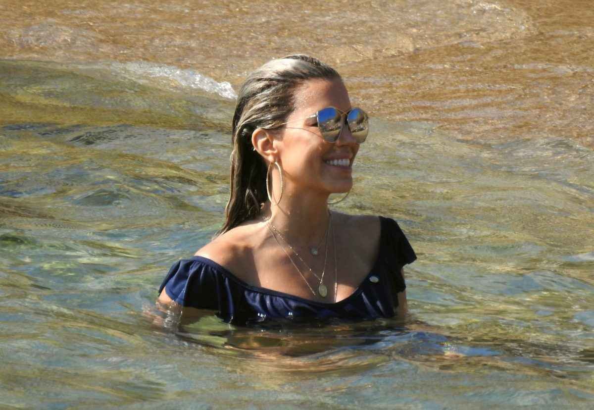 Sylvie Meis Dans Un Bikini Noir Mykonos Olympine