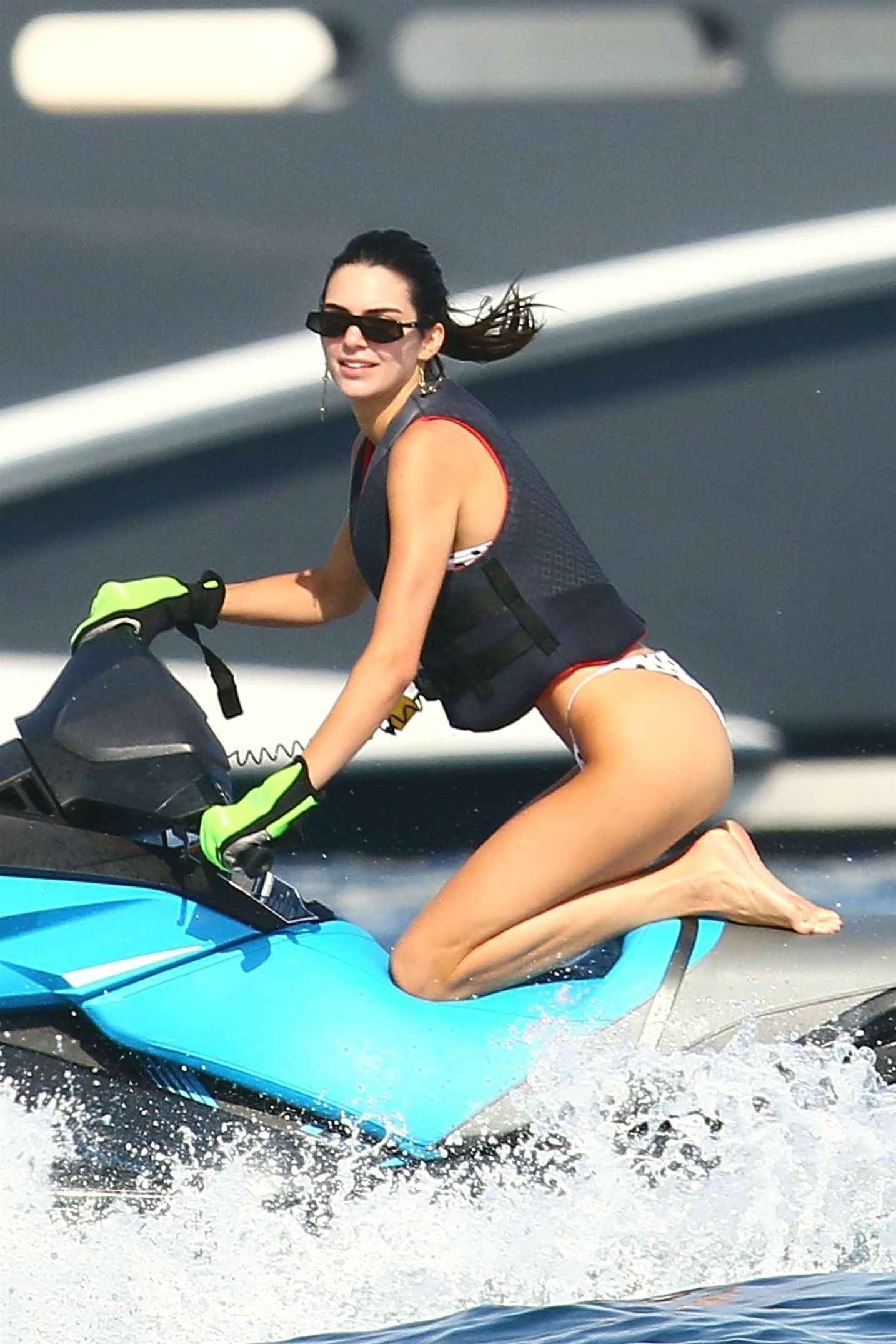 Kendall Jenner En Bikini Nous Montre Ses Fesses Olympine