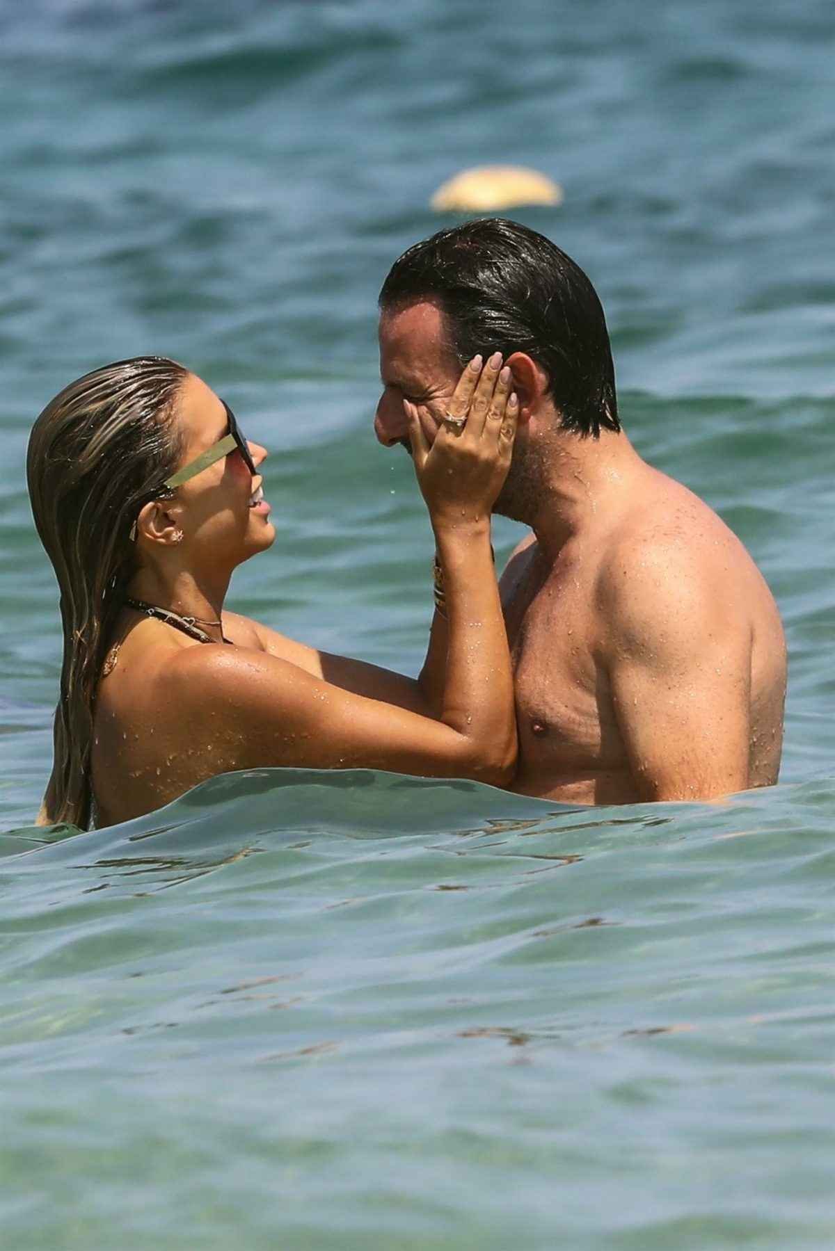 Sylvie Meis En Bikini Saint Tropez Olympine