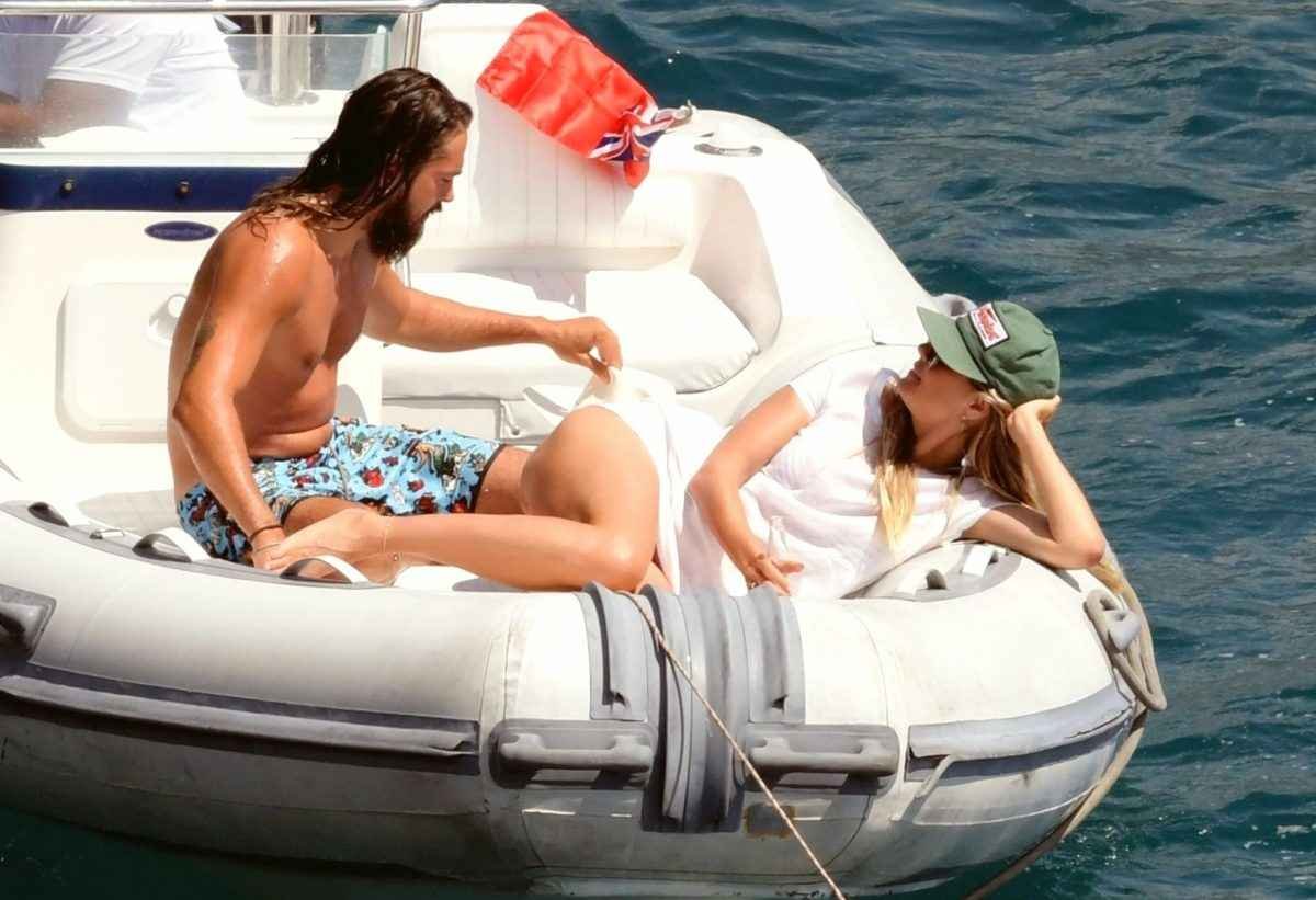 Heidi Klum Bikini Et Seins Nus Sur Un Yacht Capri Olympine