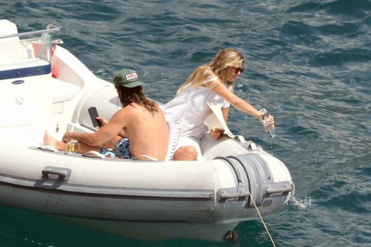 Heidi Klum Bikini Et Seins Nus Sur Un Yacht Capri Olympine