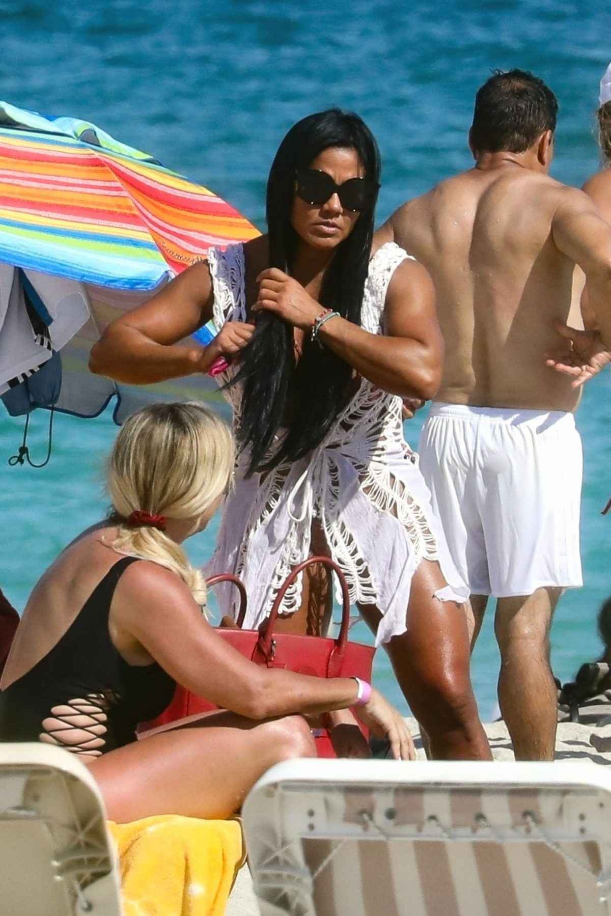 Maripily Riveira en bikini à Miami Olympine