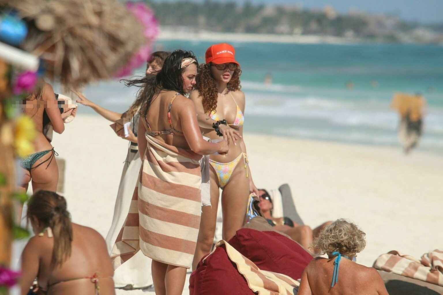 Ashley Moore en bikini à Tulum Olympine