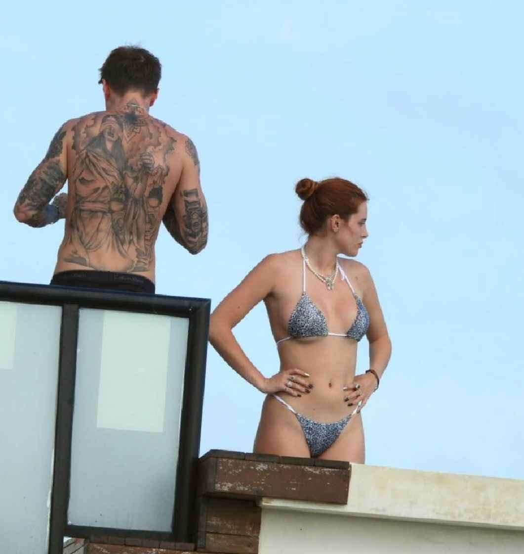 Bella Thorne En Bikini String Olympine