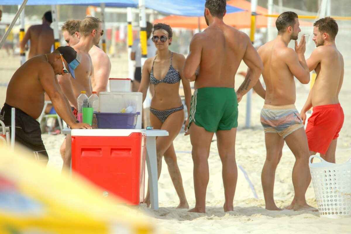 Nina Dobrev En Bikini Au Br Sil Olympine