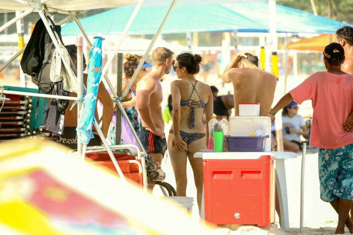 Nina Dobrev En Bikini Au Br Sil Olympine