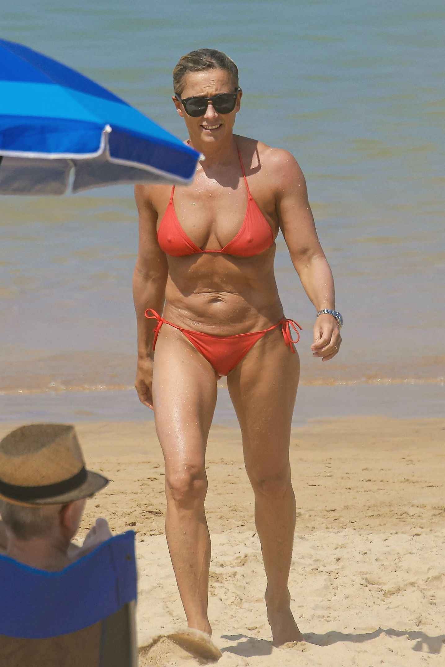 Anne Sophie Lapix en bikini au Lac de Côme Olympine