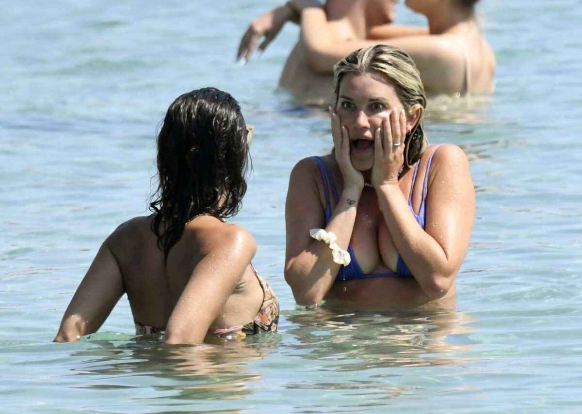 Ashley Roberts et Janette Manrara en bikini à Mykonos Olympine