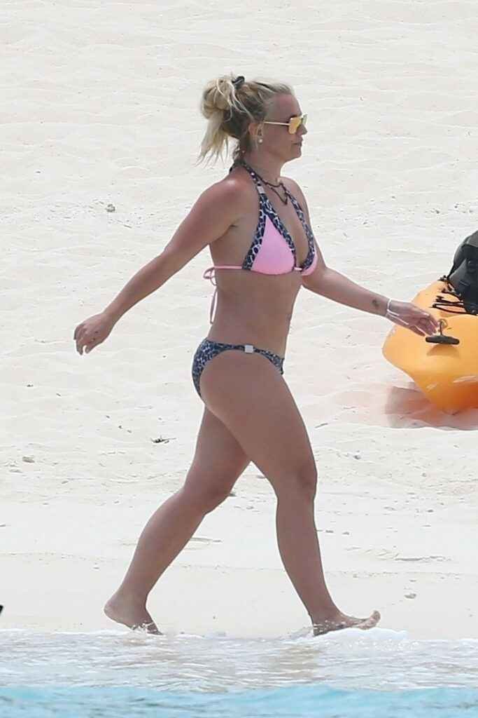 Britney Spears En Bikini Rose Olympine