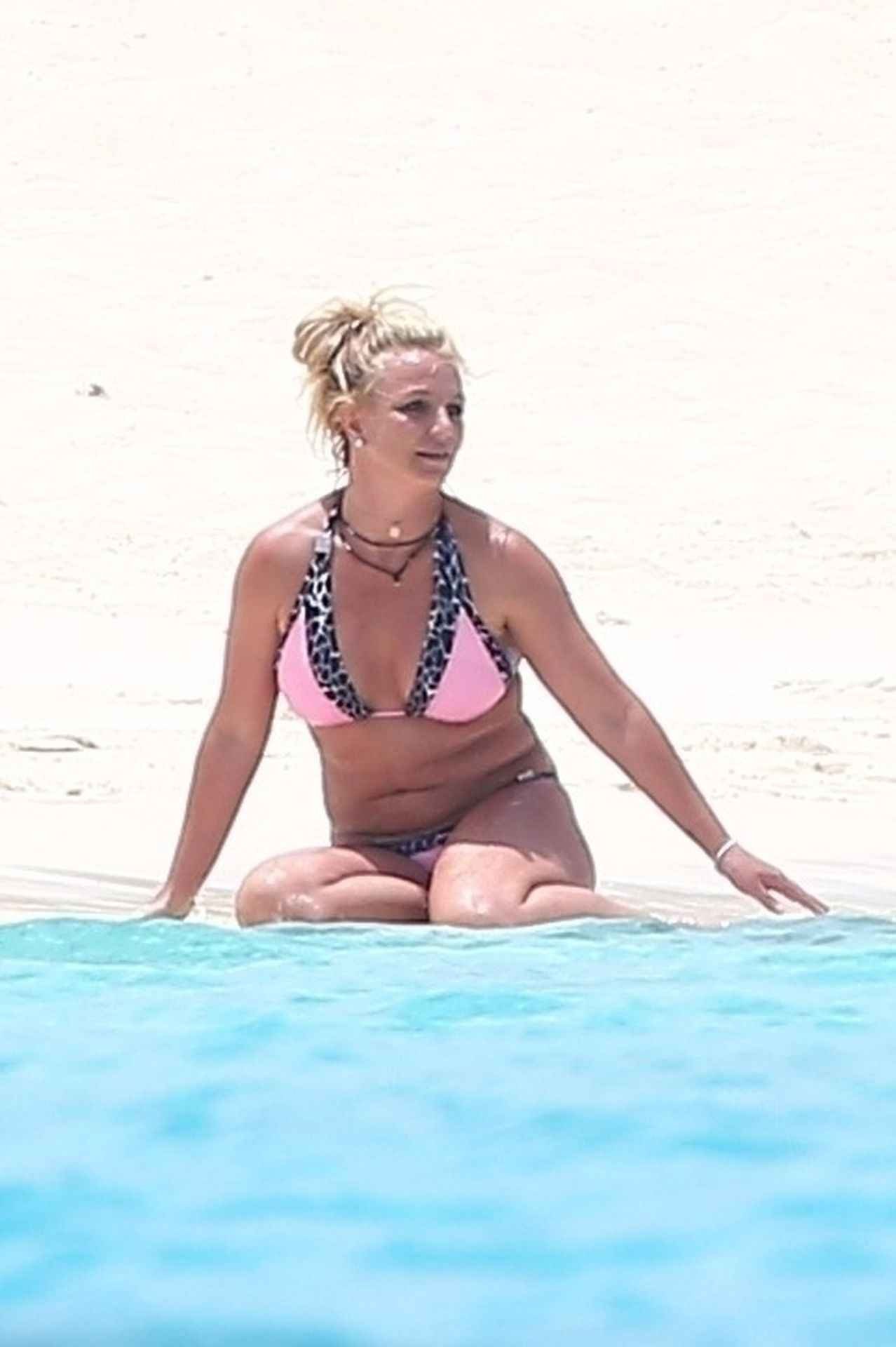 Britney Spears En Bikini Rose Olympine