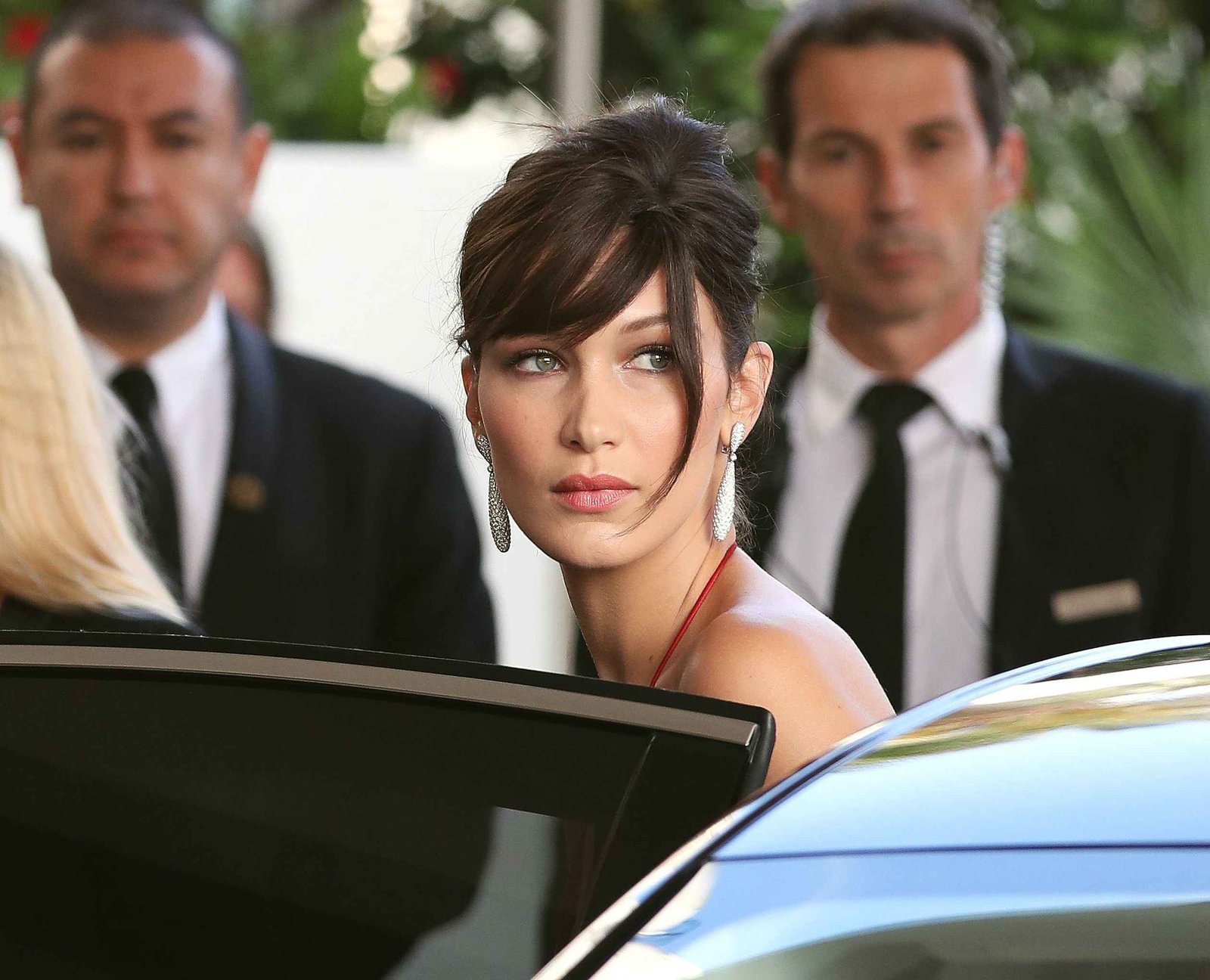 Oups, sous la jupe de Bella Hadid à Cannes 2016