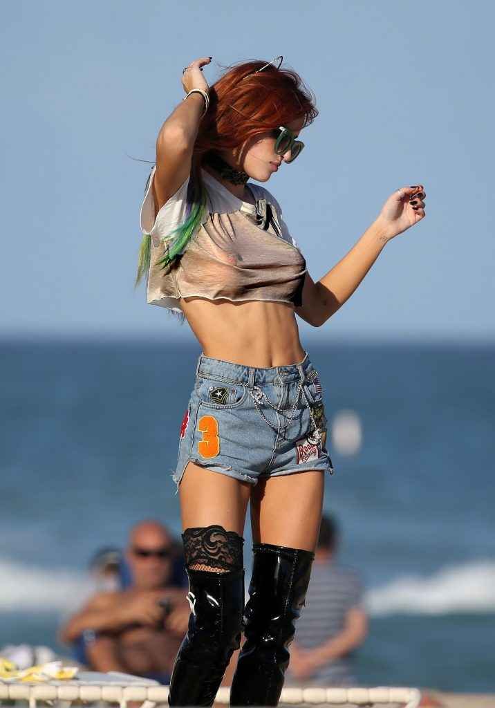 Bella Thorne a très envie de montrer ses seins