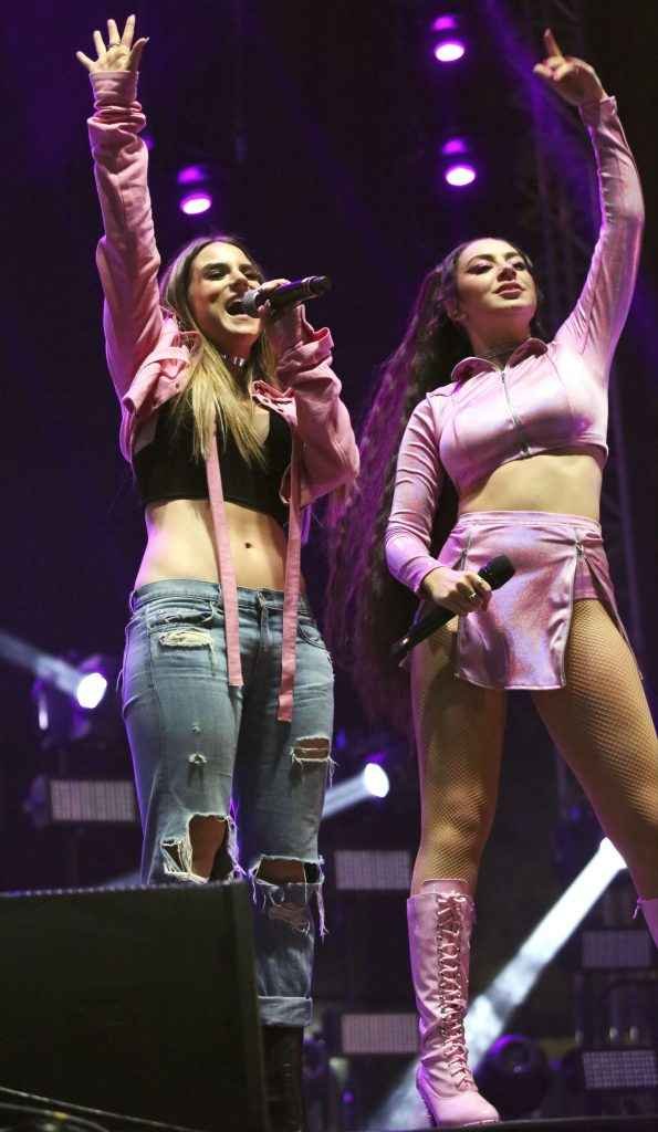 Charli XCX très chaude en concert à Los Angeles