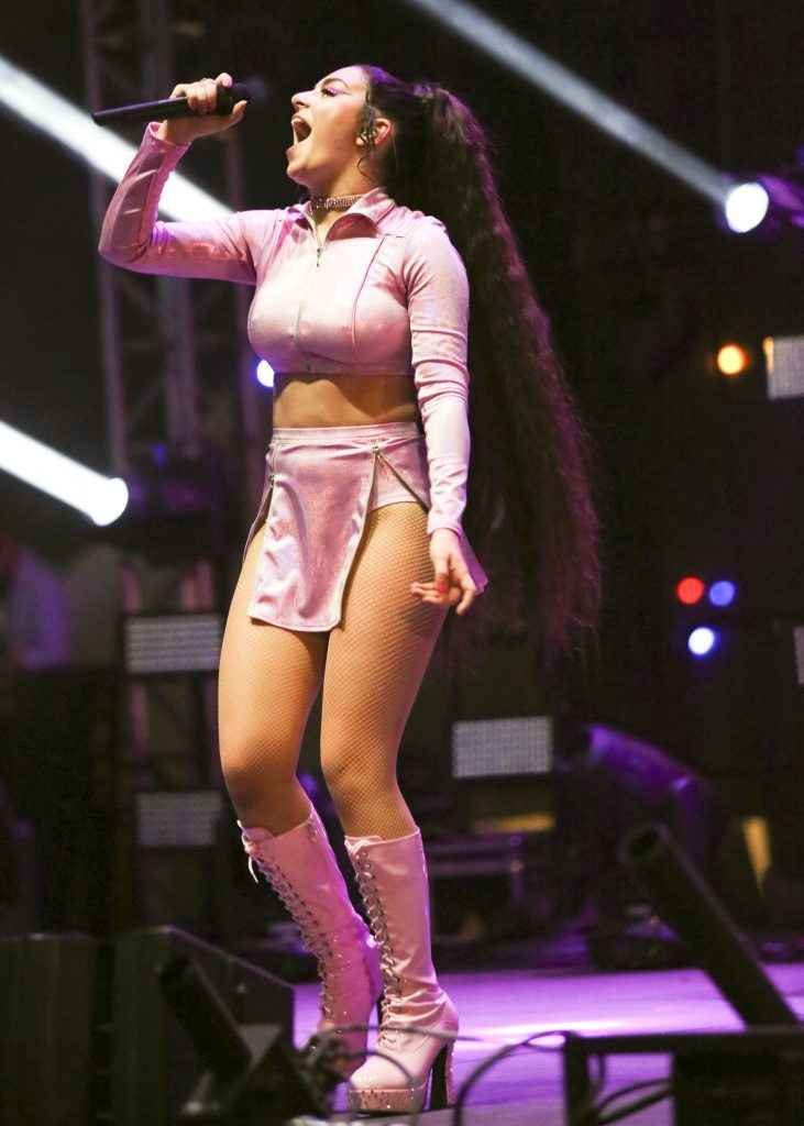 Charli XCX très chaude en concert à Los Angeles