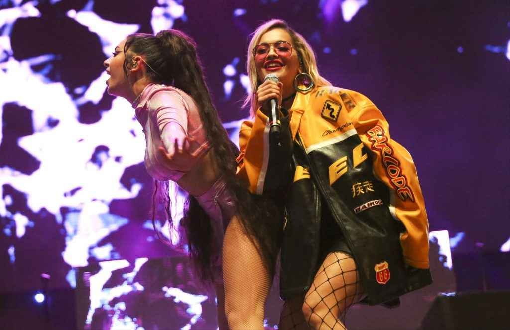 Charli XCX très chaude en concert à Los Angeles