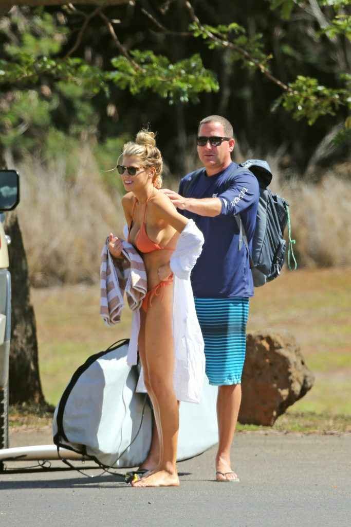 Charlotte McKinney en bikini à Hawaii