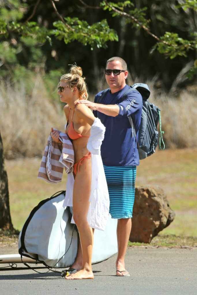 Charlotte McKinney en bikini à Hawaii