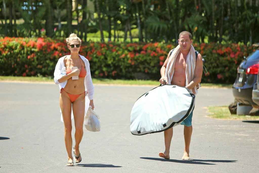 Charlotte McKinney en bikini à Hawaii
