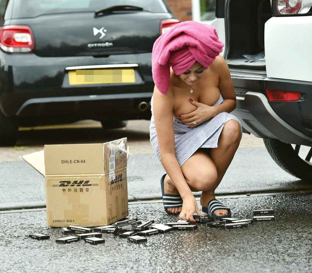 Chloe Ferry nue dans les rues de Newcastel