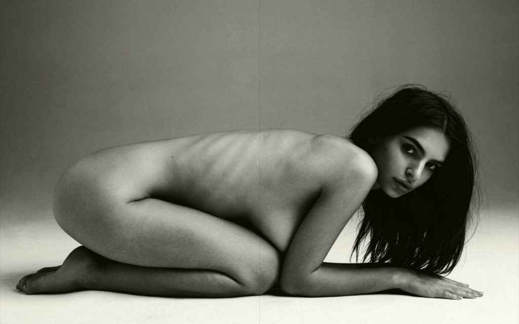 Emily Ratajkowski nue dans Treats Mag