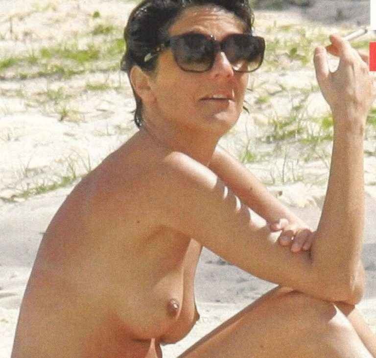 Florence Foresti seins nus à l’Ile Maurice
