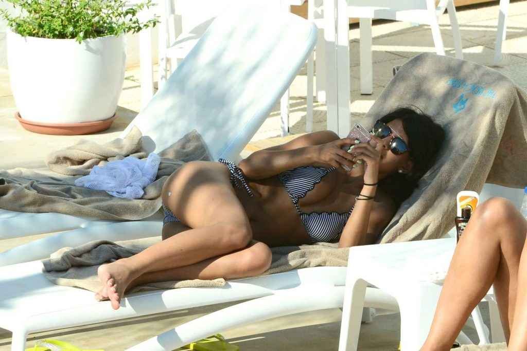 Jasmine Walia en bikini à Ibiza