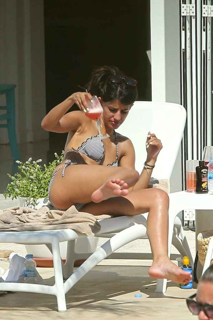 Jasmine Walia en bikini à Ibiza