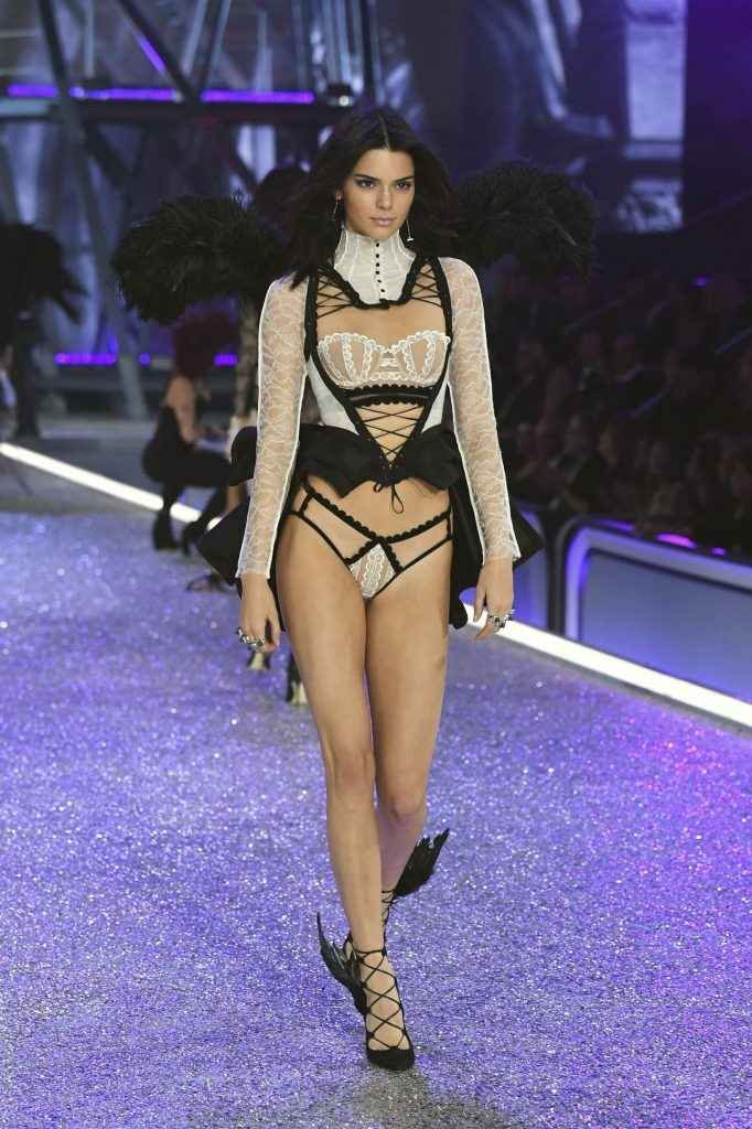 Kendall Jenner à la Fashion Week de Paris