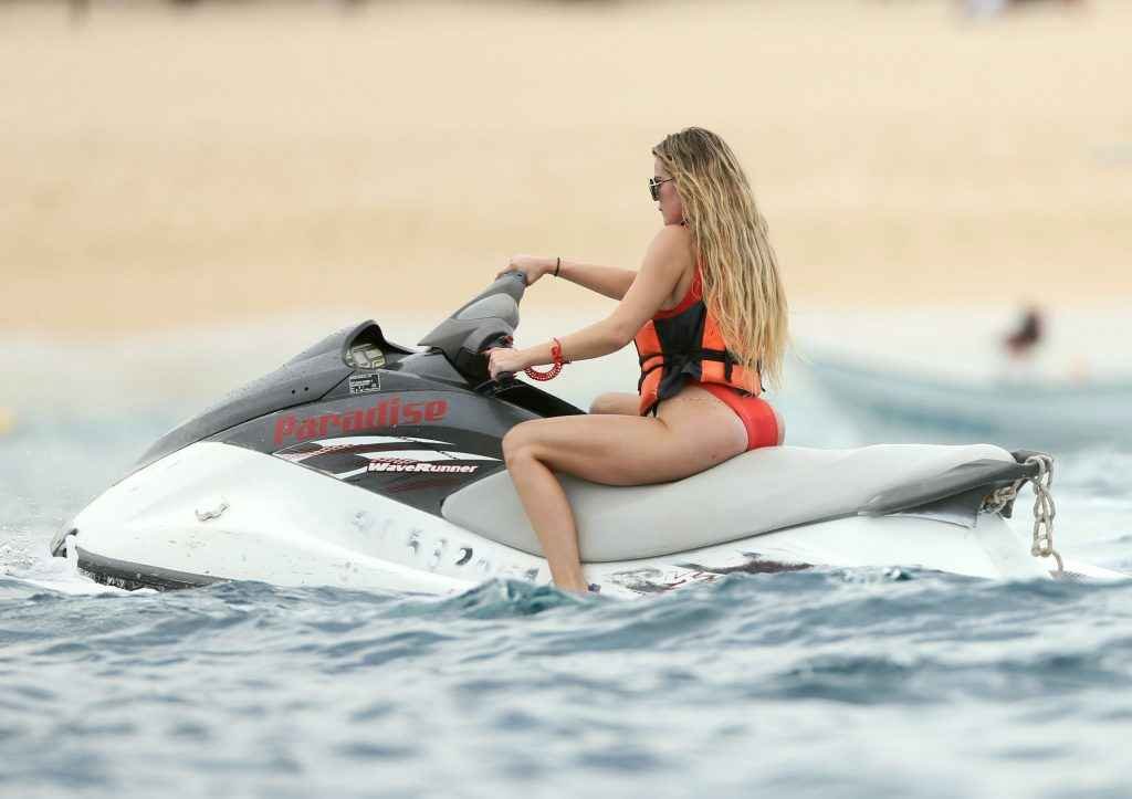 Khloe Kardashian en maillot de bain