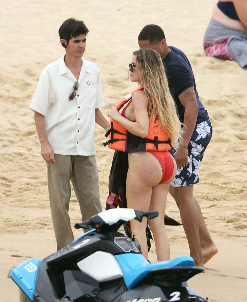 Khloe Kardashian en maillot de bain
