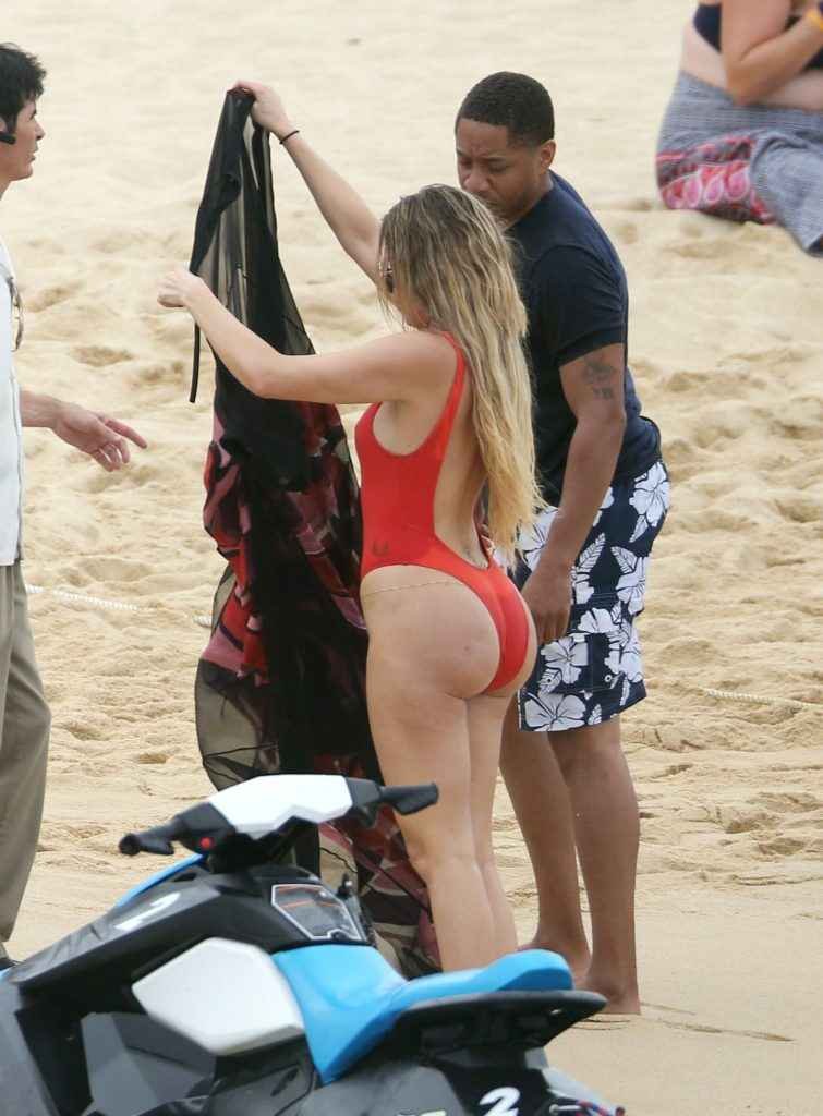 Khloe Kardashian en maillot de bain