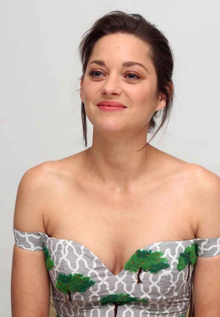 Marion Cotillard ouvre le décolleté