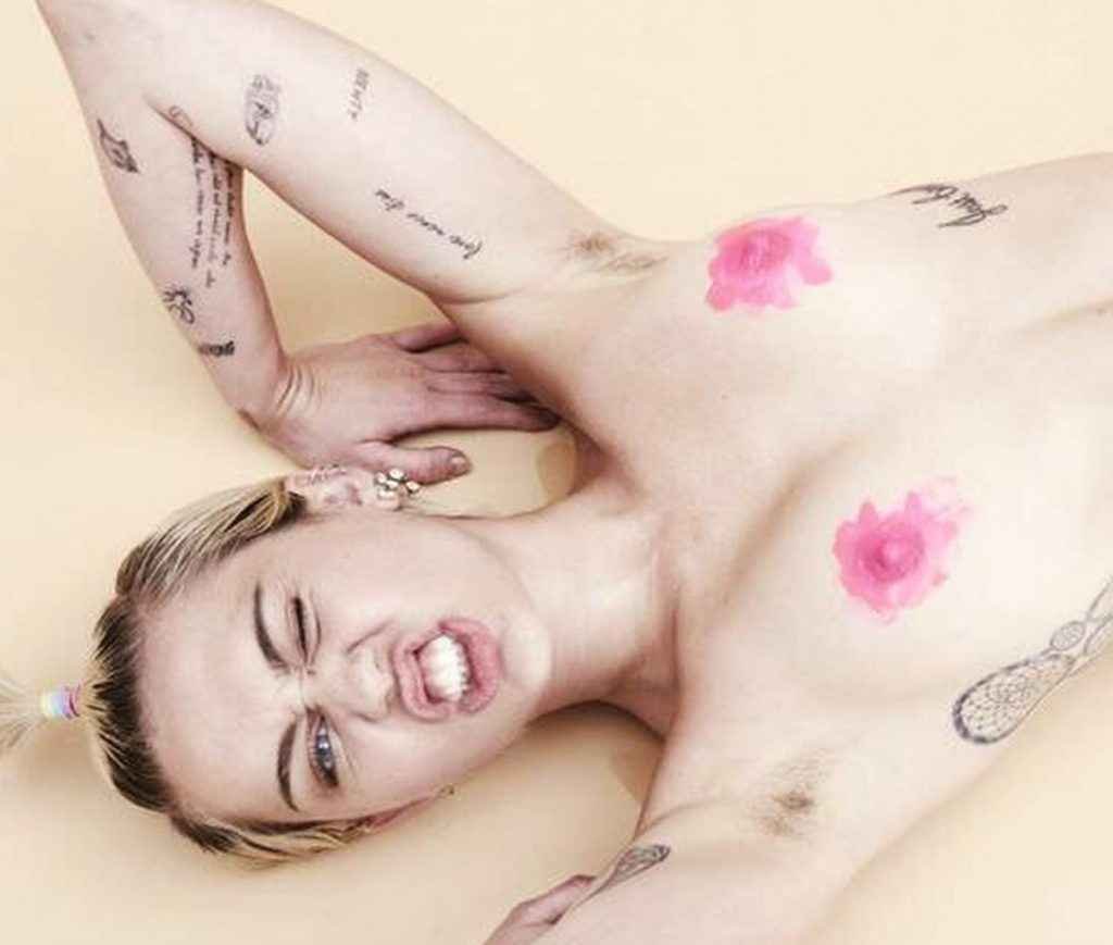Miley Cyrus nue