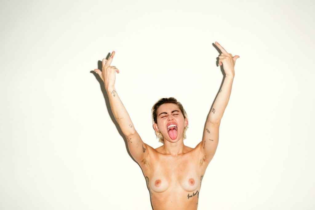 Miley Cyrus nue par Terry Richardson