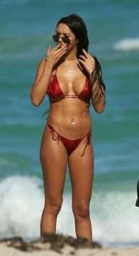 Nabilla en bikini