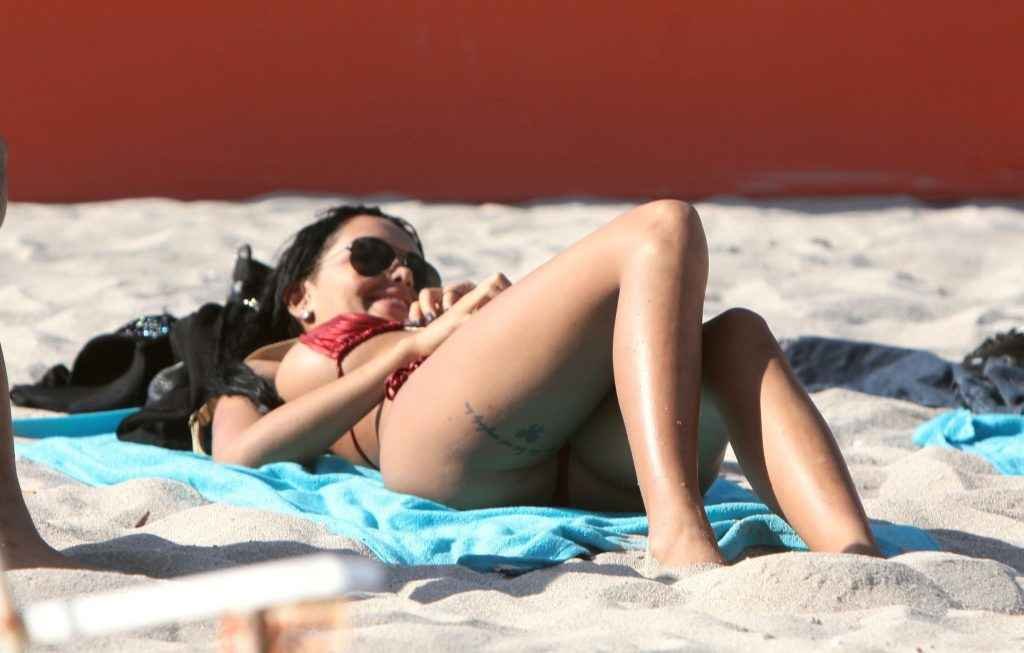 Nabilla en bikini