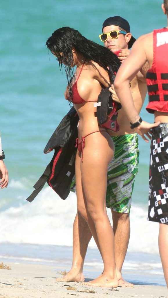 Nabilla en bikini