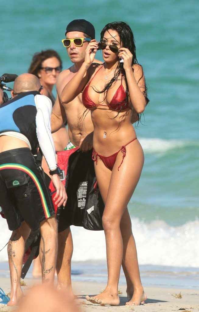 Nabilla en bikini