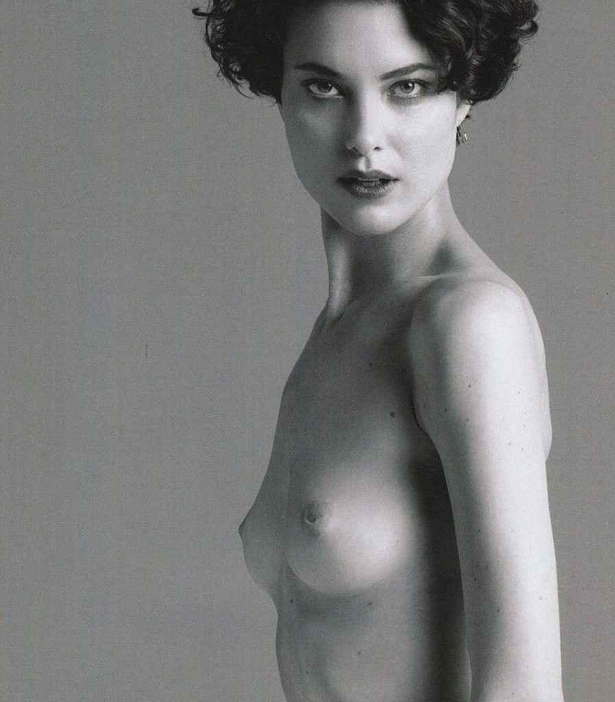 Shalom Harlow nue dans Purple Mag