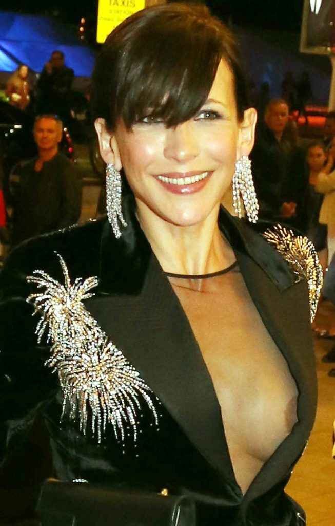 Sophie MArceau, les seins à l'air ainsi que la petite culotte à Cannes 2015