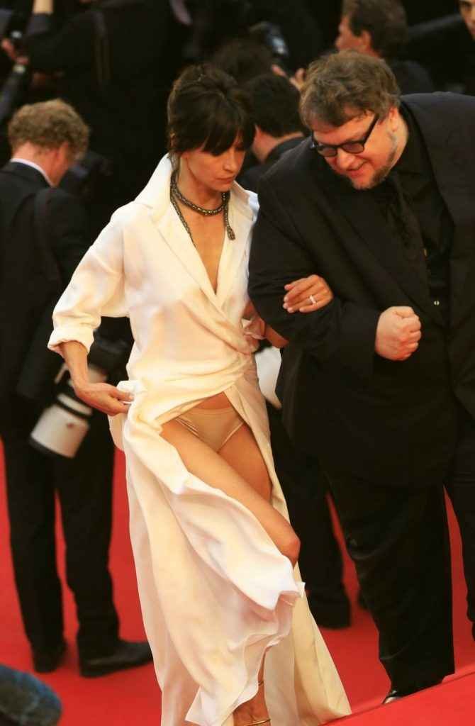 Sophie MArceau, les seins à l'air ainsi que la petite culotte à Cannes 2015