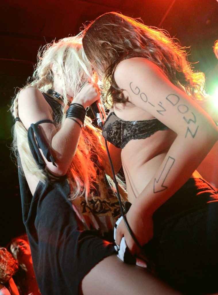 Taylor Momsen, un strip-tease à Barcelone