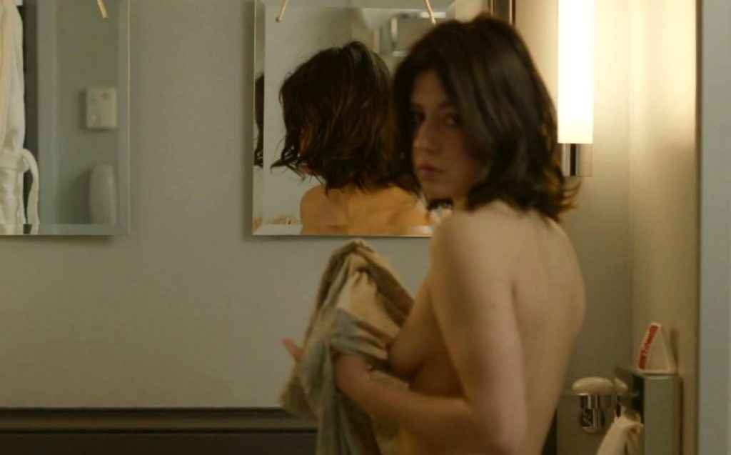 Adèle Exarchopoulos nue dans Éperdument