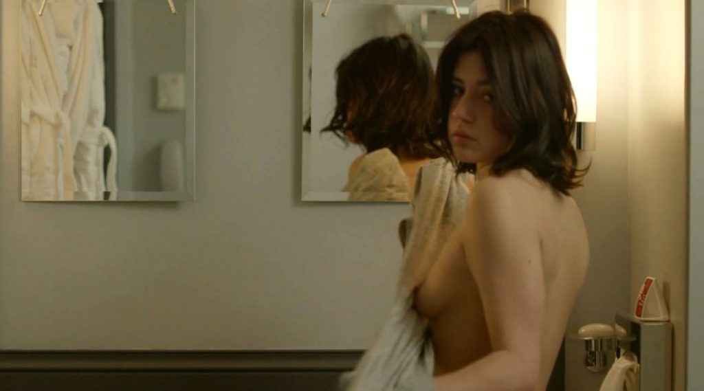 Adèle Exarchopoulos nue dans Éperdument