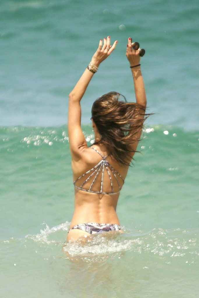 Alessandra Ambrosio en bikini au Brésil